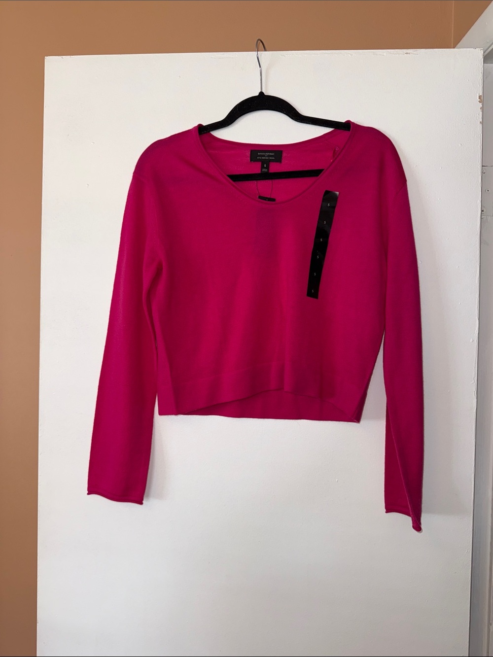 Banana Republic Fuchsia Cropped Scoop-Neck Sweater
